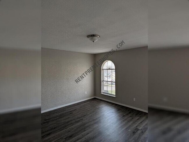 Building Photo - 2009 Ming Dr