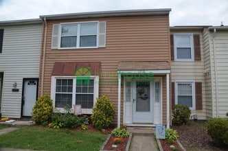 Building Photo - 1318 River Birch Run S