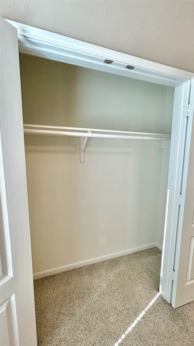 Building Photo - 2627 Hawthorn Park Ct