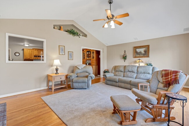 Building Photo - 10 Apple Tree Ct