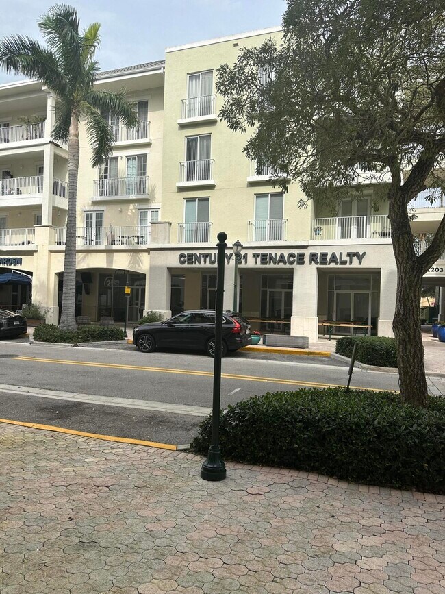 Building Photo - 1200 Town Center Dr