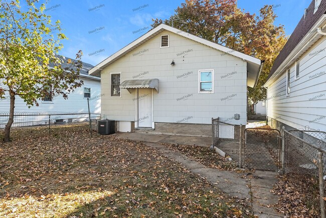 Building Photo - 6209 Radom St