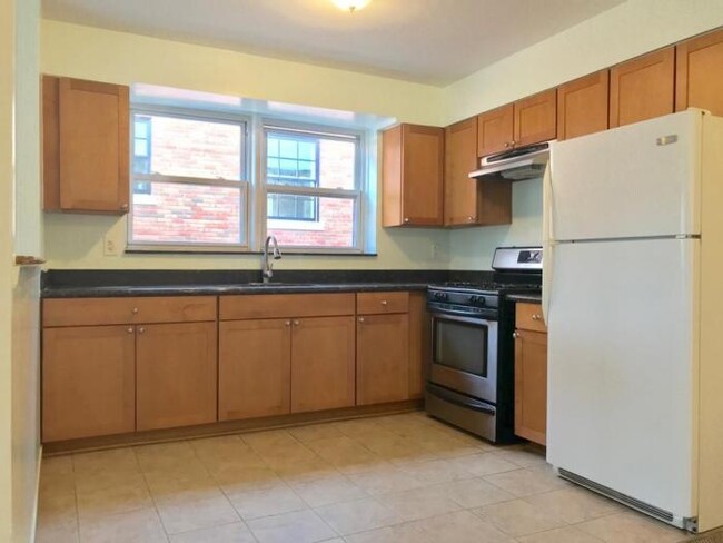 Building Photo - 3 bedroom in Brooklyn NY 11209