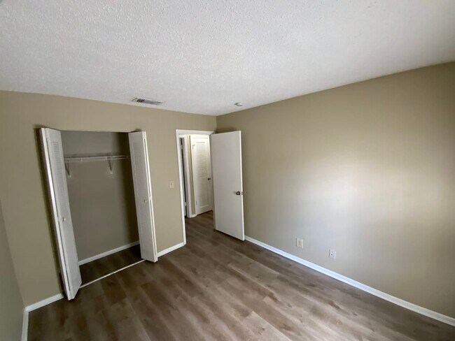 Building Photo - 9332 Southampton Pl