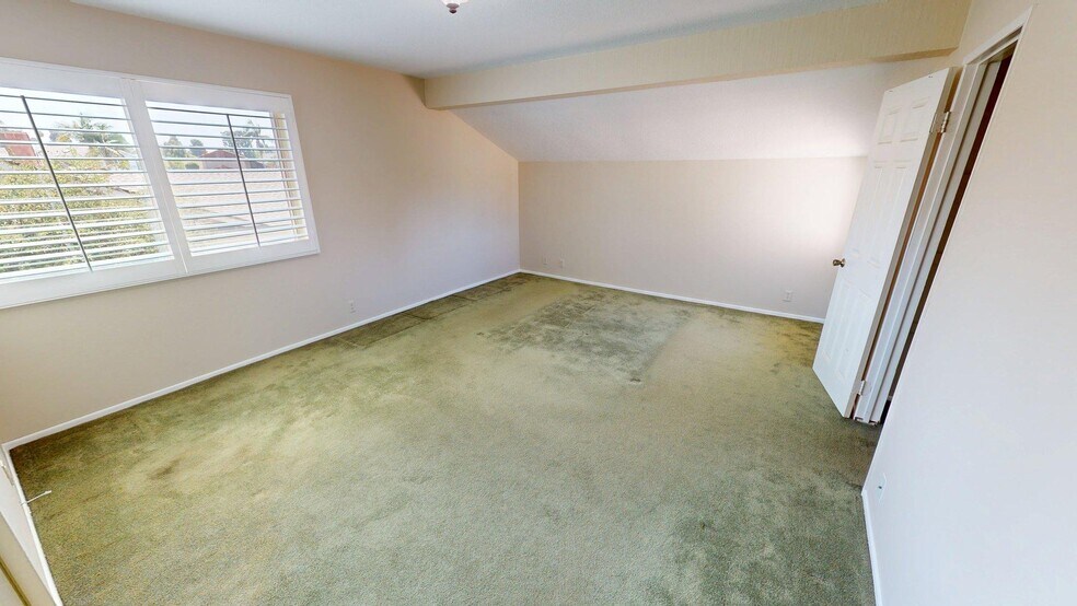 Building Photo - 2431 Deerfield Ct