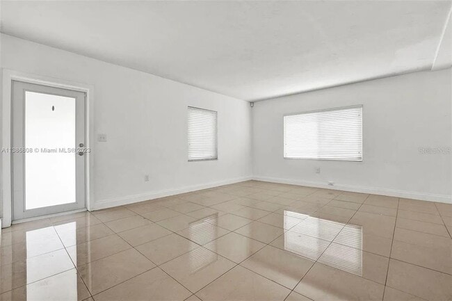 Building Photo - 437 Swan Ave