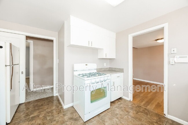 Building Photo - 2123 Robin Dr