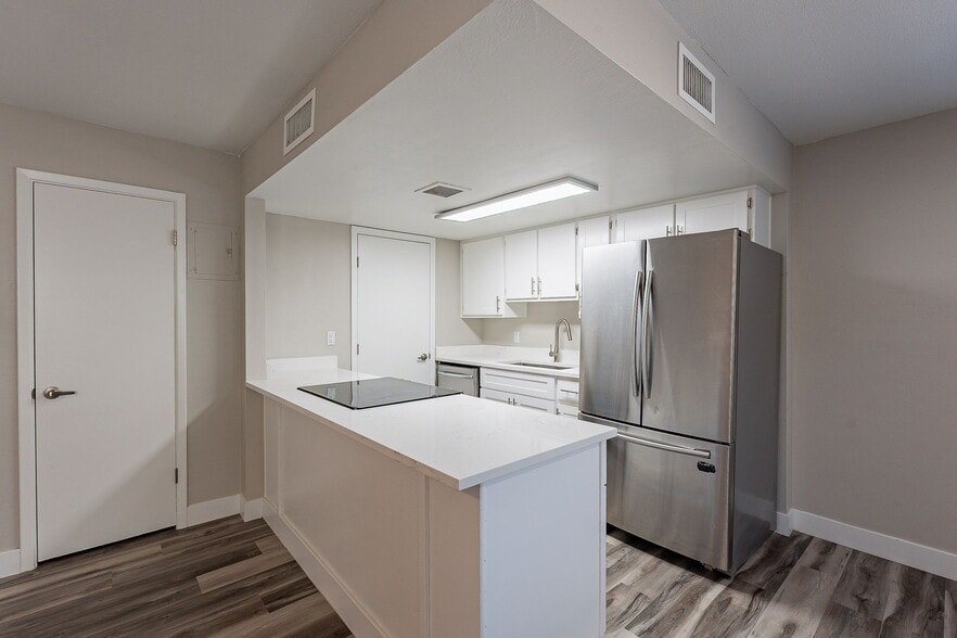 Primary Photo - 4744 E Portland St