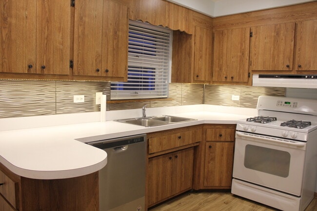 Building Photo - 7615 W Devon Ave