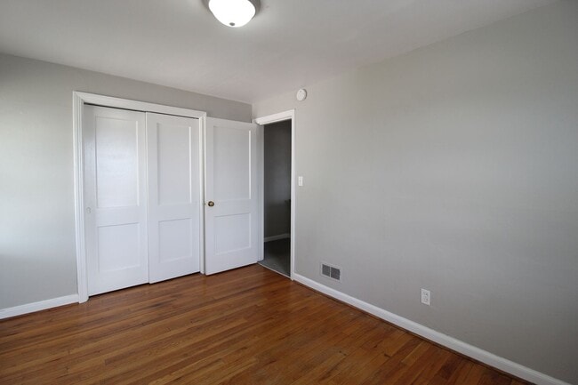 Building Photo - 2 Bedroom 1 Bath Duplex In The Waldo Area