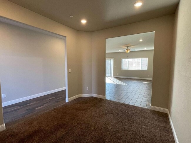 Building Photo - Modern Living Meets Clovis Charm!