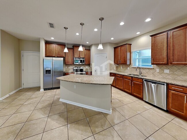 Building Photo - 332 Silver Glen Ave