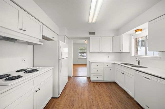Building Photo - 4802 Braesvalley Dr