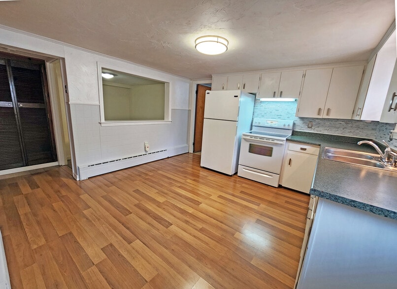 Building Photo - 216 5th St