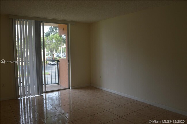 Building Photo - 9320 Fontainebleau Blvd