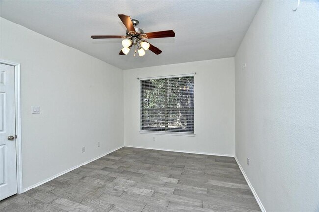 Building Photo - 1310 W Parmer Ln