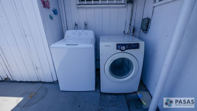 Building Photo - Stylish 1BR with Washer/Dryer
