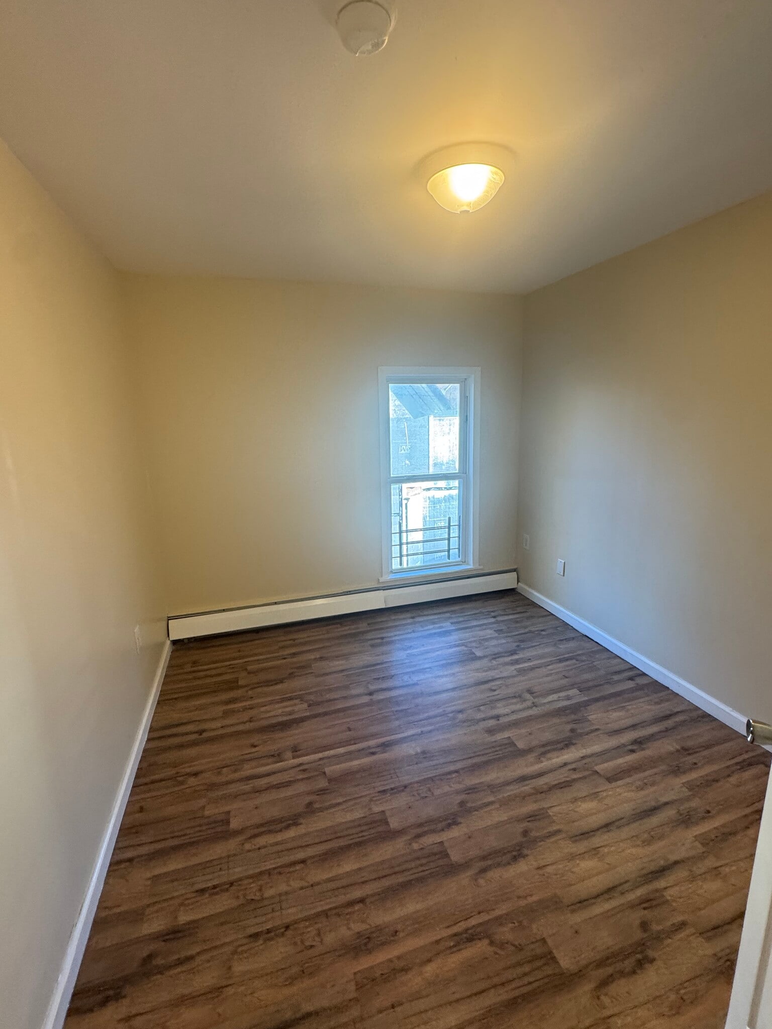 Bedroom 1 - 39 Silver St