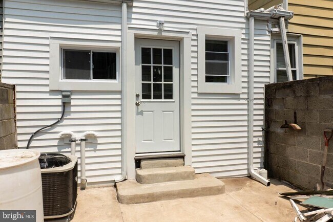 Building Photo - 2524 Webster St