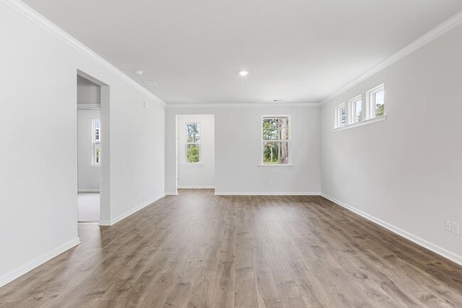 Building Photo - Move-In Ready Home with Luxury Finishes & Prime Location!