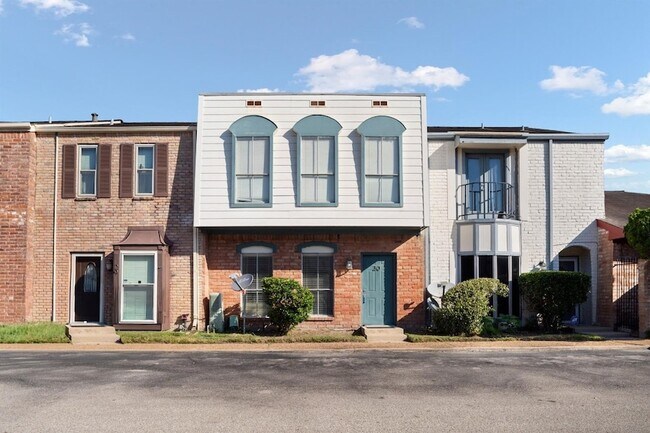 Building Photo - 7700 Creekbend Dr