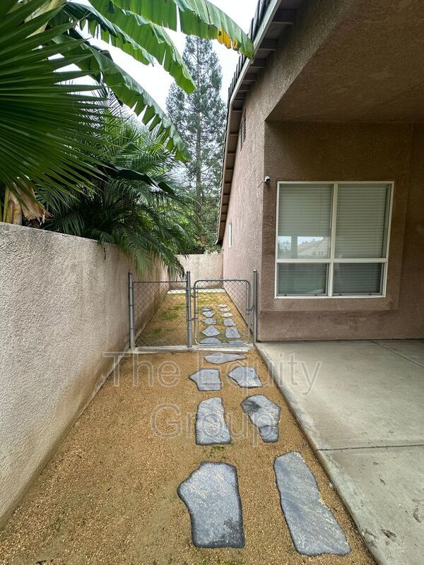 Building Photo - 1421 E Mesa Ct