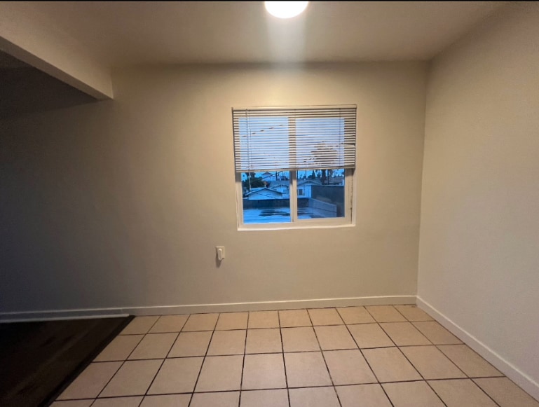 Building Photo - 1348 W 92nd St