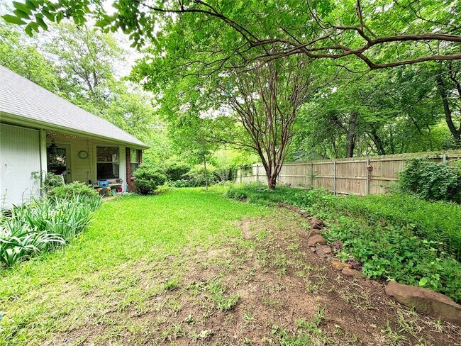 Building Photo - 2121 Preston Pl