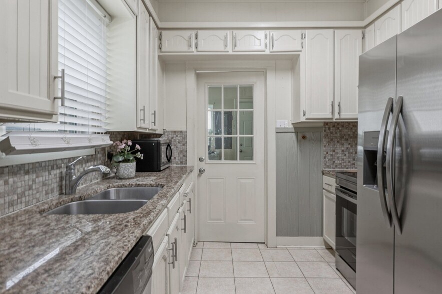 Building Photo - 3325 Park Ridge Blvd