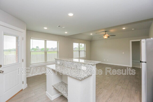 Building Photo - 1503 Purple Finch St