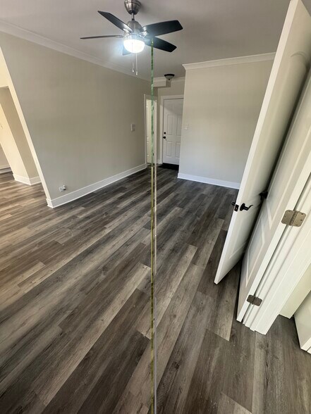 Building Photo - 3837 N Greenview Ave