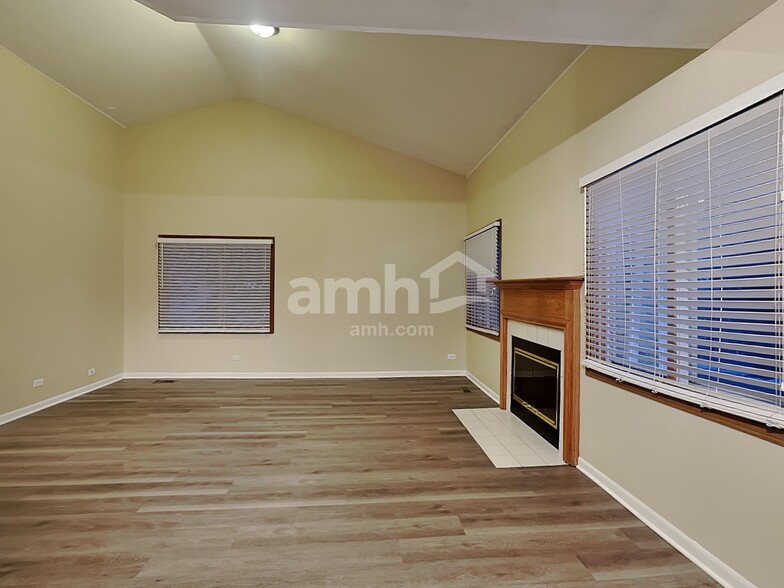 Building Photo - 5 Andover Ct