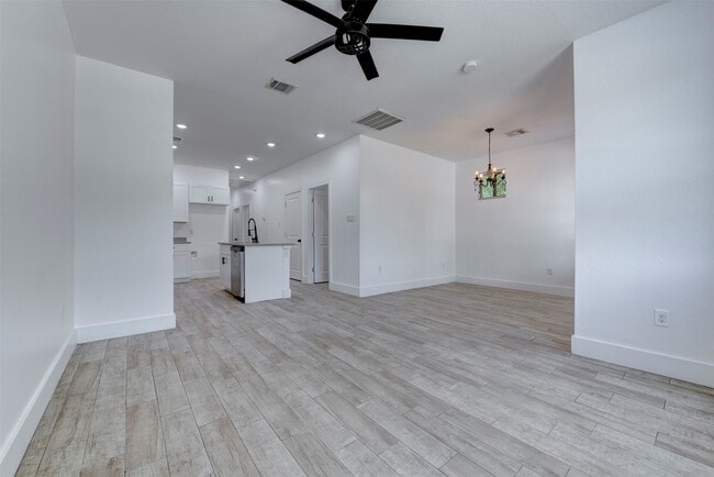 Building Photo - 5121 Southwind St