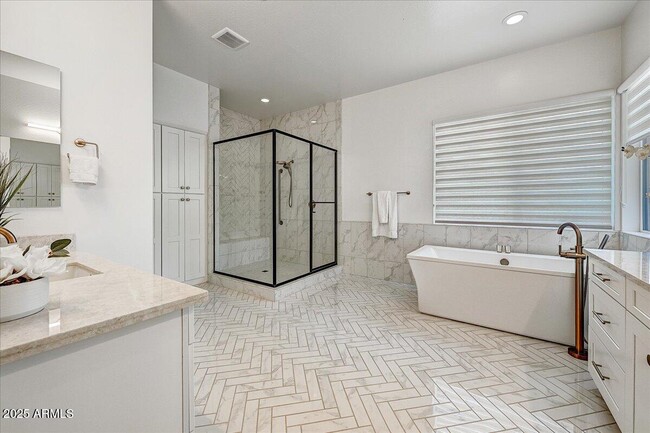 Building Photo - 9407 S 13th Way