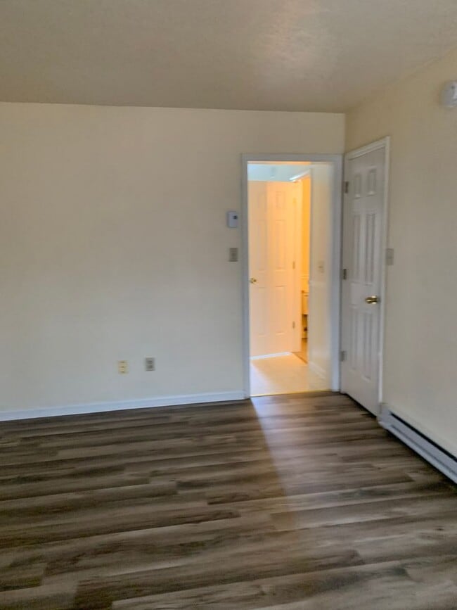 Building Photo - 138 Adams Ln