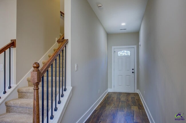 Building Photo - 523 E Chappell St