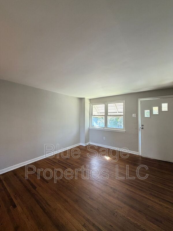 Building Photo - 7007 Greenwood Ave