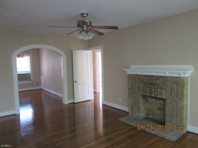 Building Photo - 1 br, 1 bath Duplex - 2715 Cleburne St Apt...