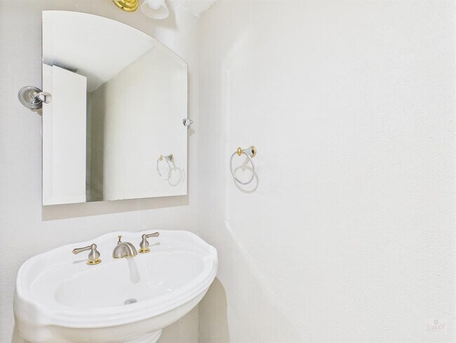 Building Photo - 9520 Quail Village Ln