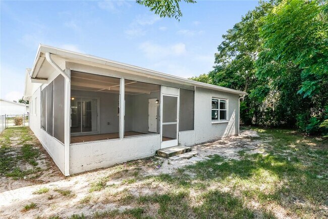 Building Photo - 7525 Foxbloom Dr