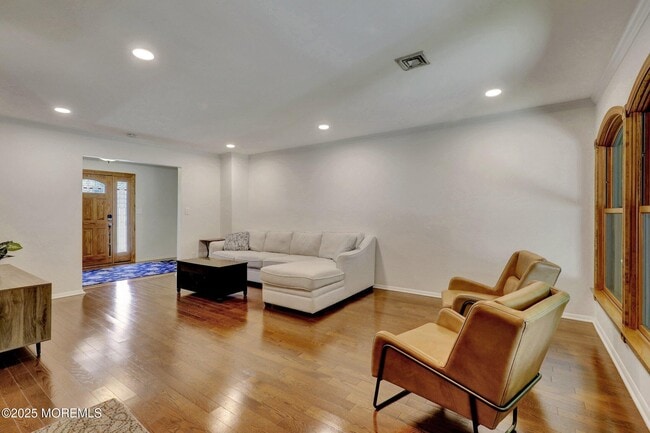 Building Photo - 3 Galewood Dr