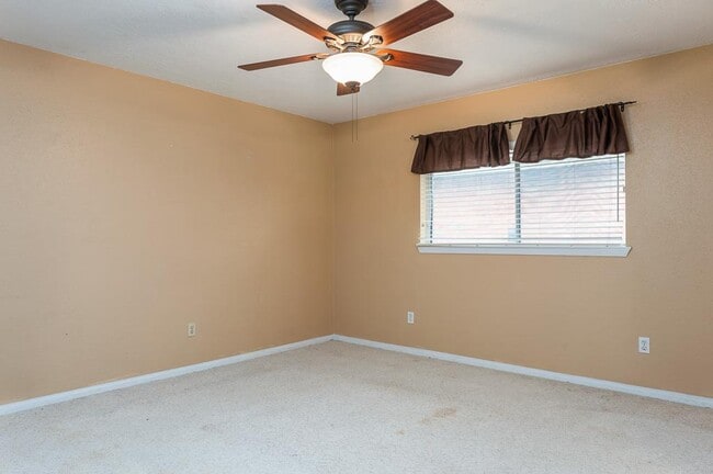 Building Photo - 2318 Colonial Ridge Dr