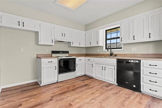 Building Photo - 8925 Armstrong Ave