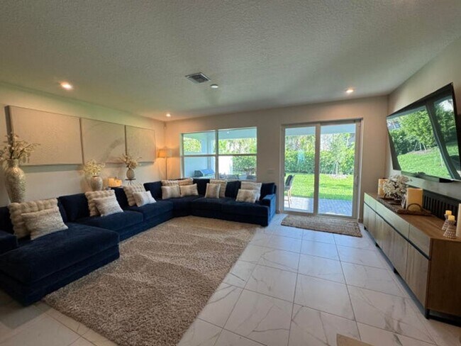 Building Photo - 7274 Lenora Ln