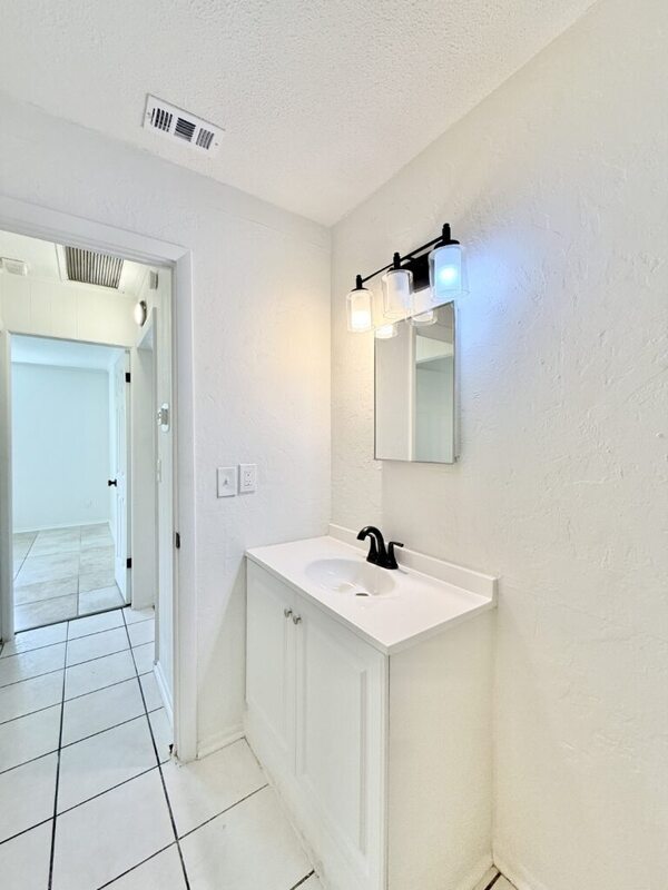 Building Photo - 603 64th Ave W