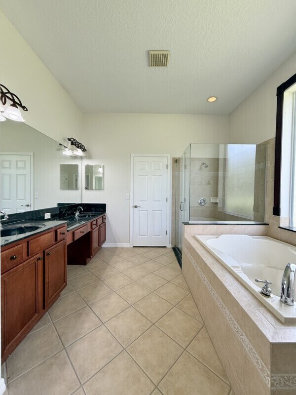 Building Photo - 15224 Kestrelrise Dr