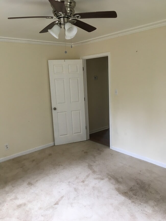 Building Photo - HOGANSVILLE- 604 Elm St 2 Bedroom 1 Bath