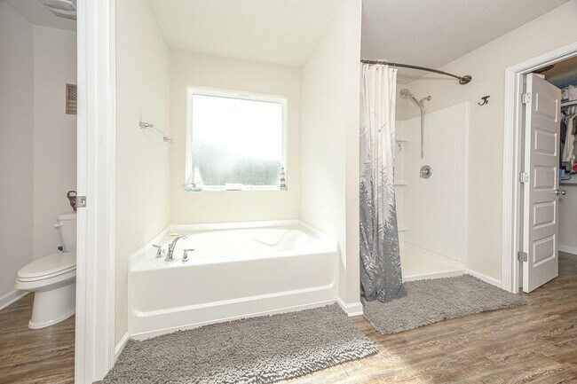 Building Photo - 9125 Bellewood Dr