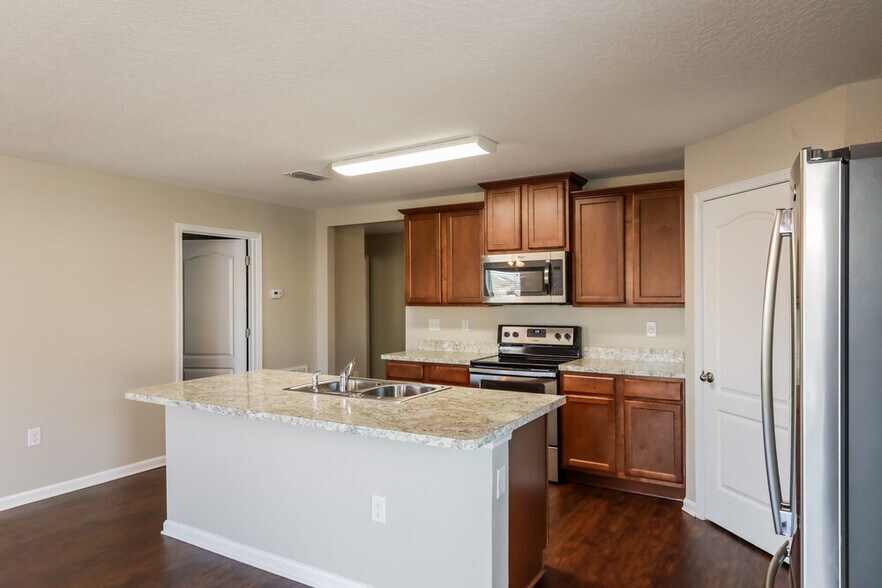 Building Photo - 3275 Canyon Falls Dr