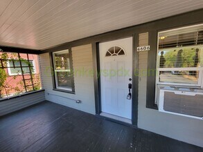 Building Photo - Amazing 1-Bedroom Unit in a Side-by-Side Duplex Near Hollywood District